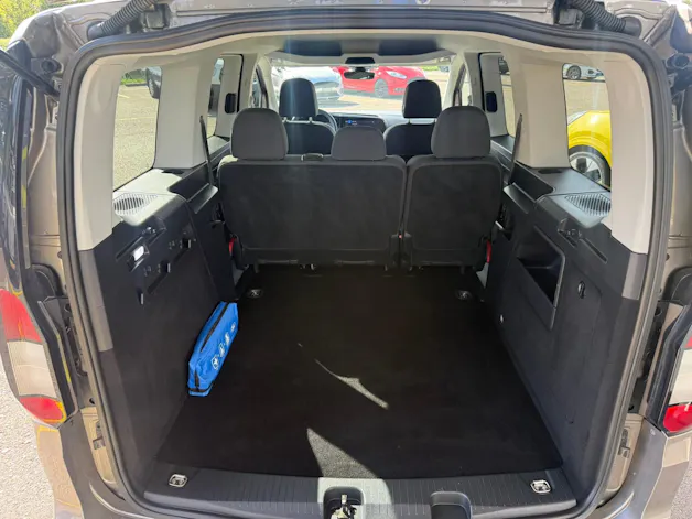 FORD Grand Tourneo Connect 2.0 EcoBlue Titanium Automat