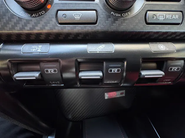 NISSAN GT-R 3.8 V6 BiT *Nismo*