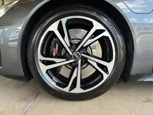 AUDI e-tron GT quattro