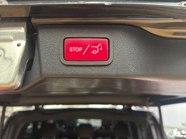 MERCEDES-BENZ V 300 d 4M - Lang / DISTRONIC / 360 Grad Kamera / Panorama-Dach / 7 Sitze / Luftfederung