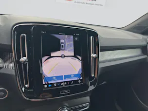 VOLVO XC40 B3 Benzin Mild Hybrid Plus Dark DCT