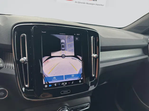 VOLVO XC40 B3 Benzin Mild Hybrid Plus Dark DCT