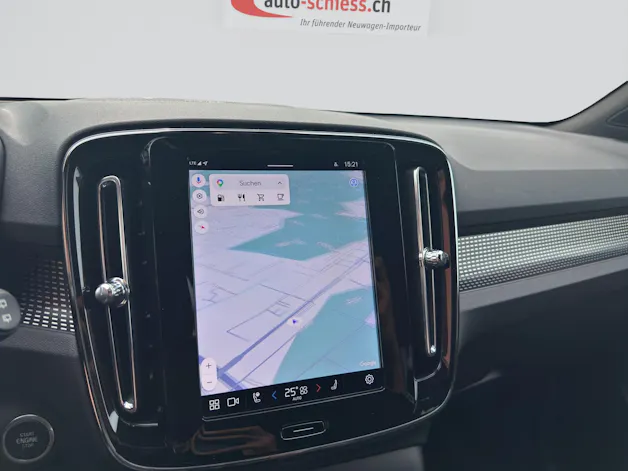 VOLVO XC40 B3 Benzin Mild Hybrid Plus Dark DCT