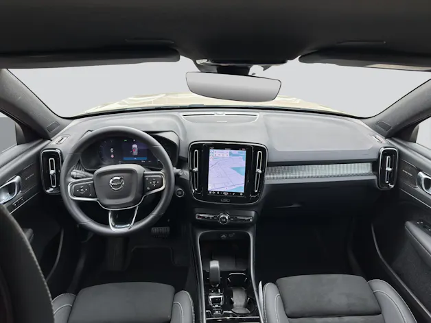 VOLVO XC40 B3 Benzin Mild Hybrid Plus Dark DCT