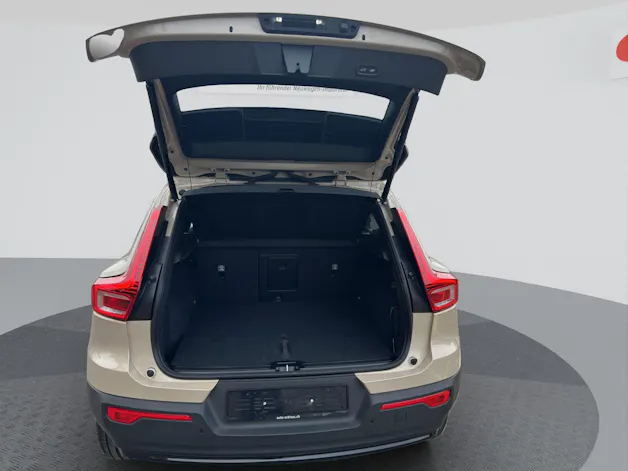 VOLVO XC40 B3 Benzin Mild Hybrid Plus Dark DCT