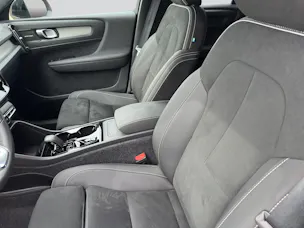 VOLVO XC40 B3 Benzin Mild Hybrid Plus Dark DCT