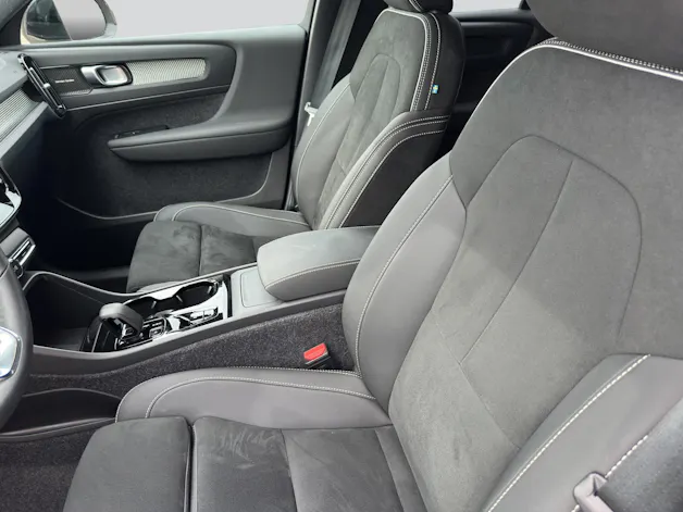 VOLVO XC40 B3 Benzin Mild Hybrid Plus Dark DCT