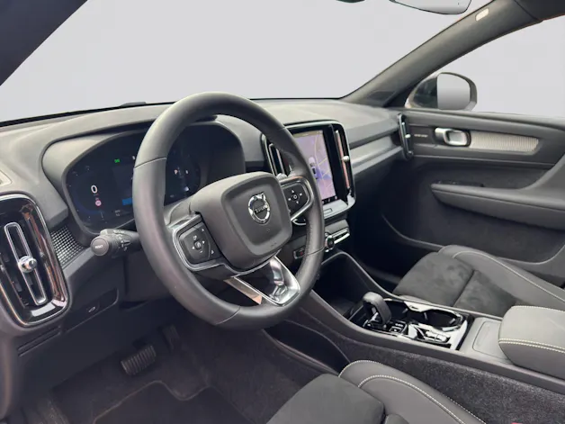 VOLVO XC40 B3 Benzin Mild Hybrid Plus Dark DCT