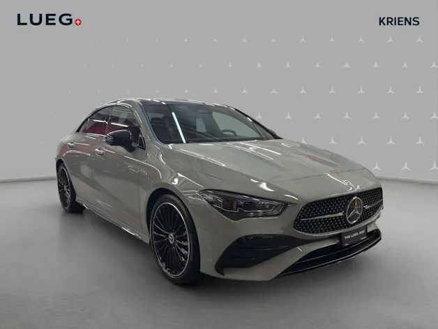 MERCEDES-BENZ CLA 200 - AMG / DISTRONIC / 360 Grad Kamera / Panorama-Dach