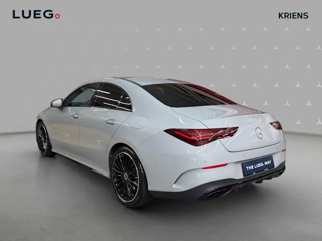 MERCEDES-BENZ CLA 200 - AMG / DISTRONIC / 360 Grad Kamera / Panorama-Dach