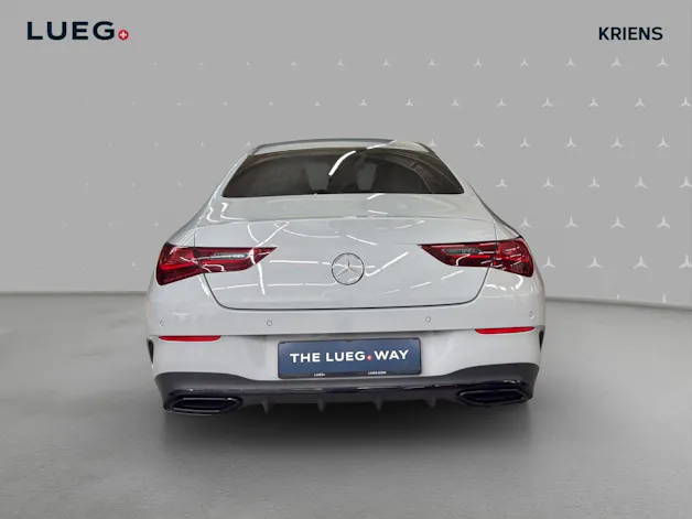 MERCEDES-BENZ CLA 200 - AMG / DISTRONIC / 360 Grad Kamera / Panorama-Dach