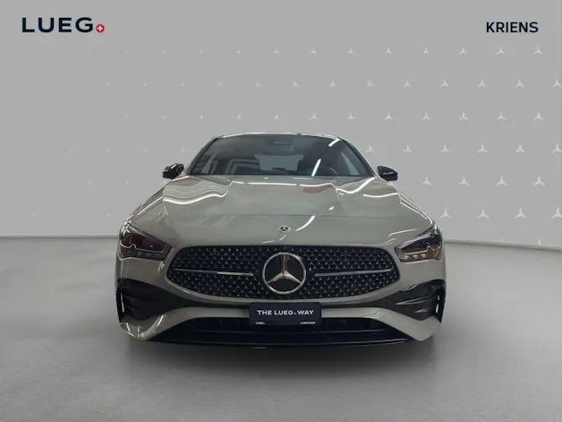 MERCEDES-BENZ CLA 200 - AMG / DISTRONIC / 360 Grad Kamera / Panorama-Dach