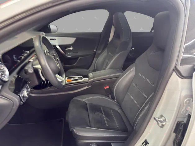 MERCEDES-BENZ CLA 200 - AMG / DISTRONIC / 360 Grad Kamera / Panorama-Dach