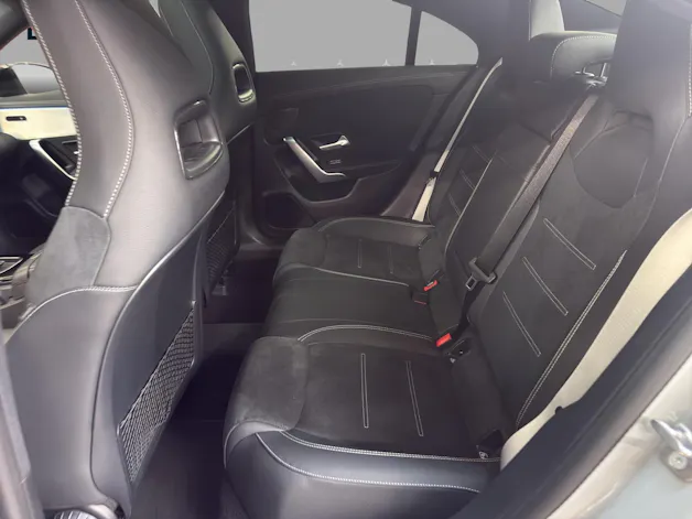 MERCEDES-BENZ CLA 200 - AMG / DISTRONIC / 360 Grad Kamera / Panorama-Dach