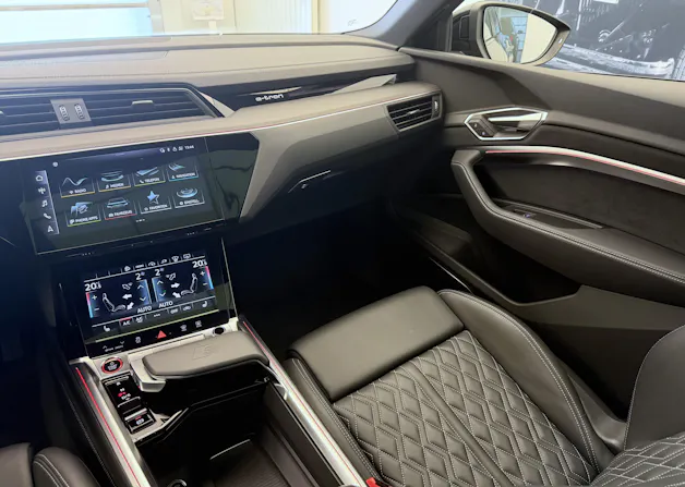 AUDI e-tron S quattro