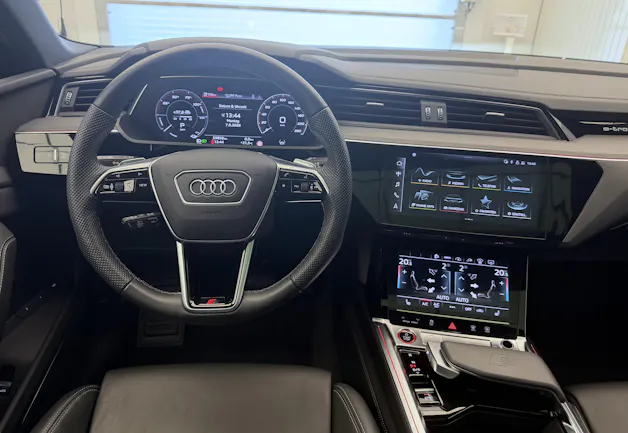 AUDI e-tron S quattro