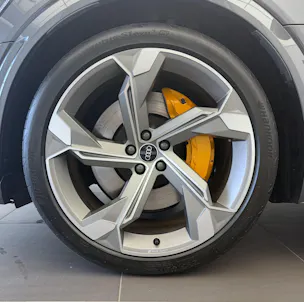 AUDI e-tron S quattro