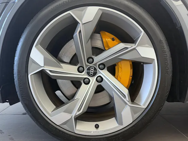 AUDI e-tron S quattro