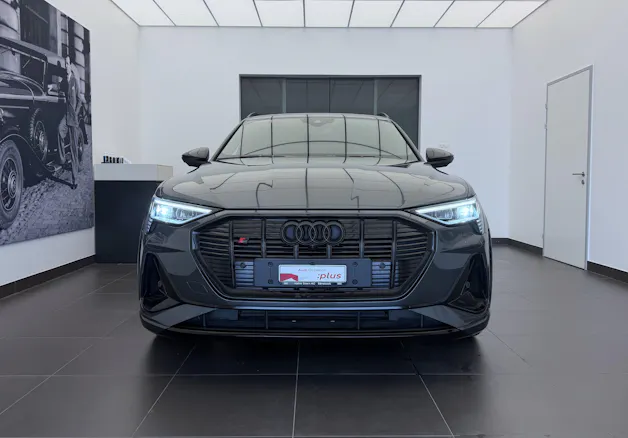 AUDI e-tron S quattro