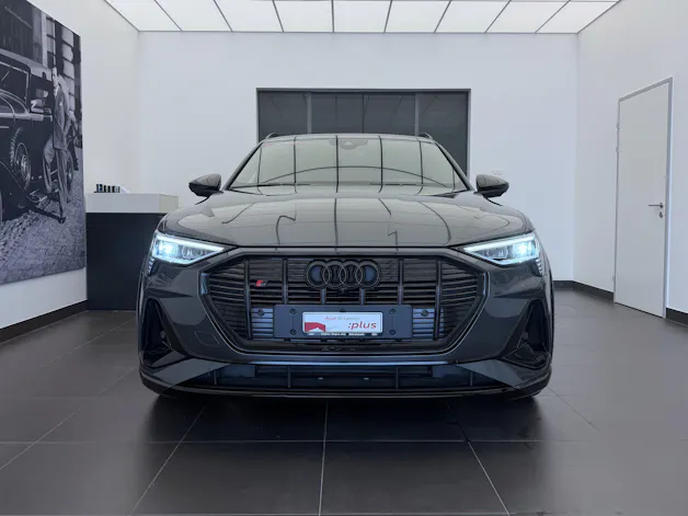 AUDI e-tron S quattro