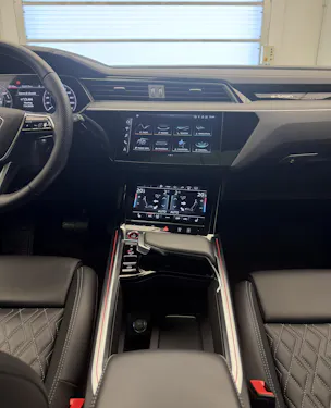 AUDI e-tron S quattro