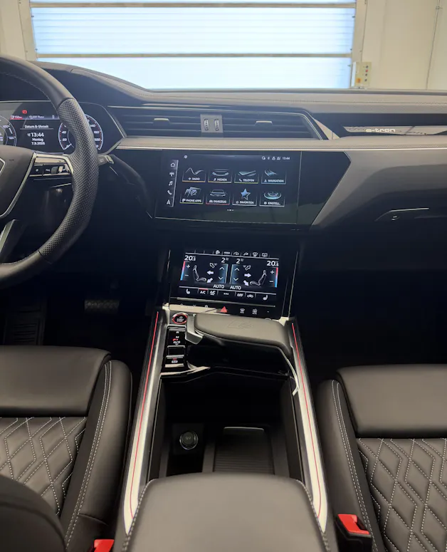 AUDI e-tron S quattro