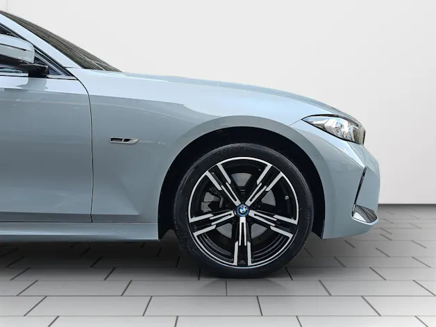 BMW 330e x DriveTouring Steptronic M Sport