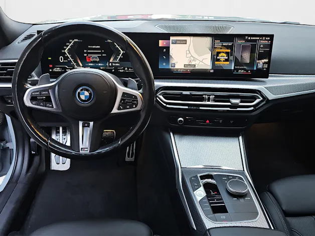 BMW 330e x DriveTouring Steptronic M Sport