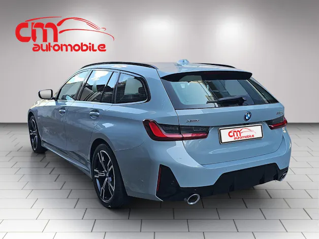 BMW 330e x DriveTouring Steptronic M Sport