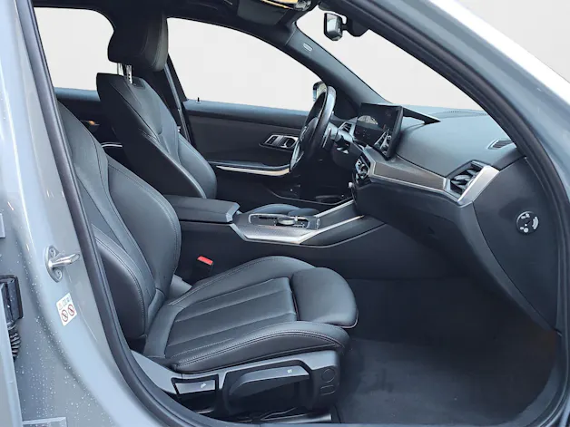 BMW 330e x DriveTouring Steptronic M Sport