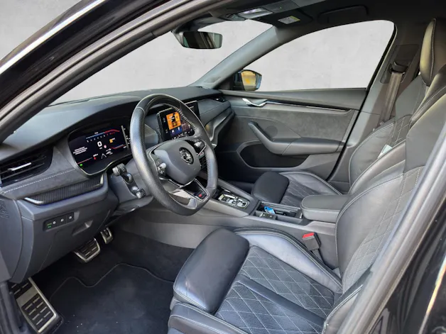 SKODA Octavia Combi 2.0 TSI DSG RS
