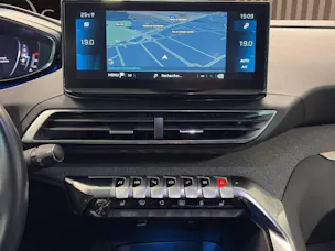 PEUGEOT 3008 1.2 PureTech Allure Pack EAT8