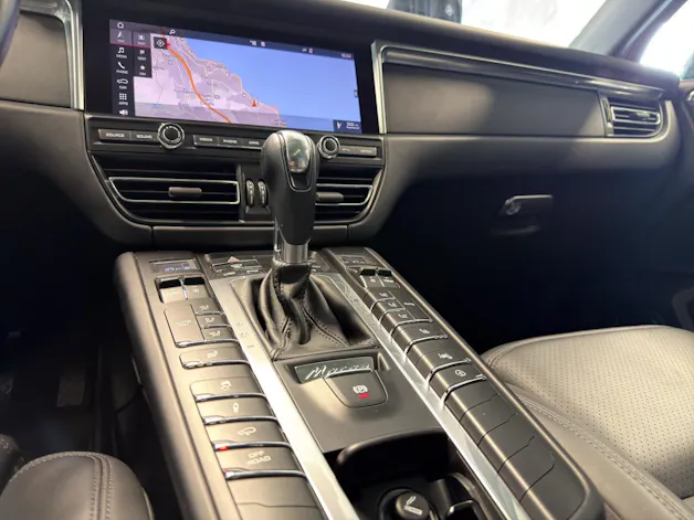 PORSCHE Macan S PDK