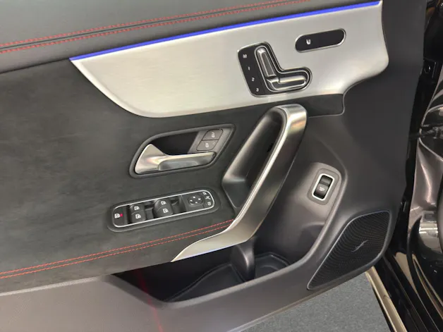MERCEDES-BENZ CLA 35 4M - AMG / Panorama-Dach / Rückfahrkamera / Soundsystem / Multibeam LED