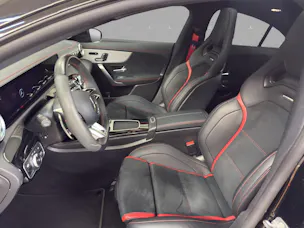 MERCEDES-BENZ CLA 35 4M - AMG / Panorama-Dach / Rückfahrkamera / Soundsystem / Multibeam LED