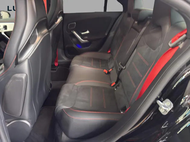MERCEDES-BENZ CLA 35 4M - AMG / Panorama-Dach / Rückfahrkamera / Soundsystem / Multibeam LED