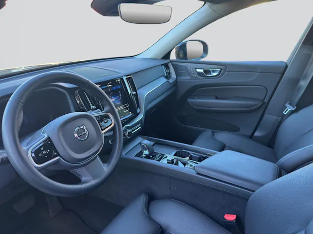 VOLVO XC60 B5 Benzin Mild Hybrid AWD Plus Dark Geartronic