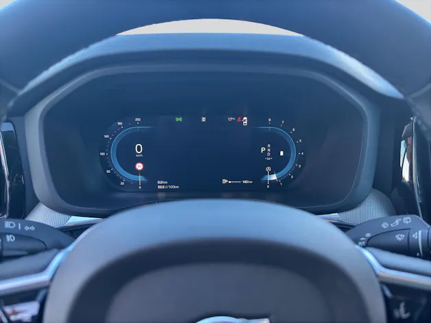 VOLVO XC60 B5 Benzin Mild Hybrid AWD Plus Dark Geartronic