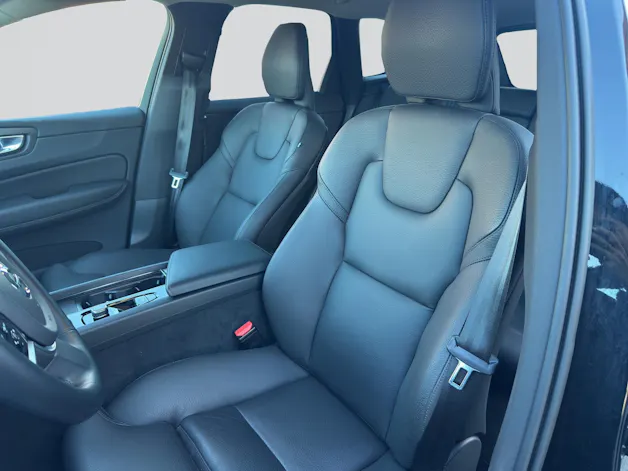 VOLVO XC60 B5 Benzin Mild Hybrid AWD Plus Dark Geartronic
