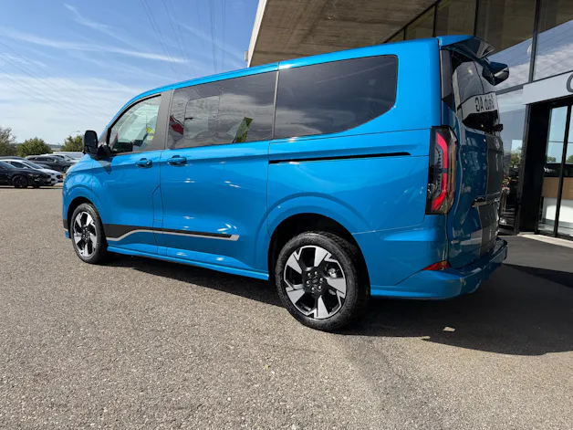 FORD Tourneo Bus 340 L1H1 PHEV Sport