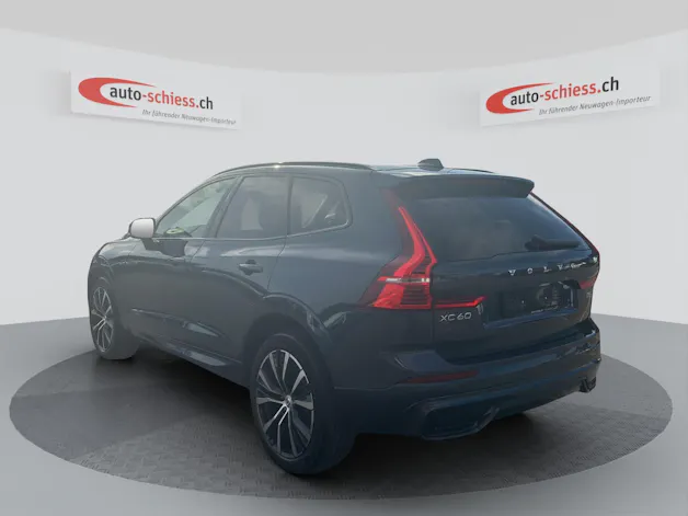 VOLVO XC60 B5 Benzin Mild Hybrid AWD Plus Dark Geartronic