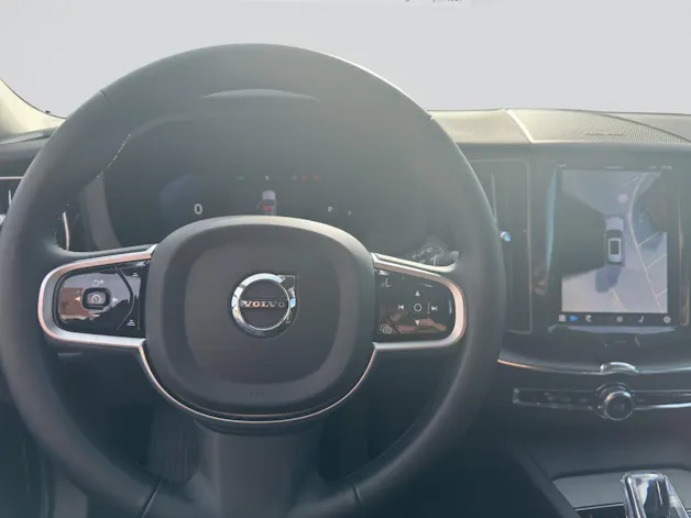 VOLVO XC60 B5 Benzin Mild Hybrid AWD Plus Dark Geartronic