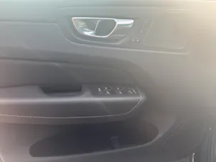 VOLVO XC60 B5 Benzin Mild Hybrid AWD Plus Dark Geartronic