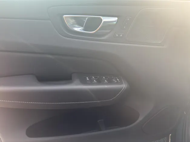 VOLVO XC60 B5 Benzin Mild Hybrid AWD Plus Dark Geartronic