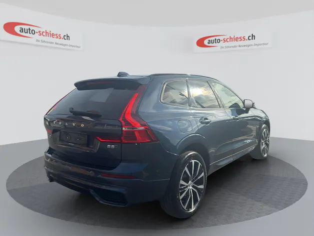 VOLVO XC60 B5 Benzin Mild Hybrid AWD Plus Dark Geartronic