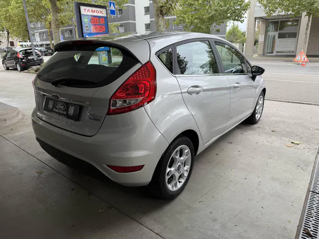 FORD Fiesta 1.4 16V Titanium