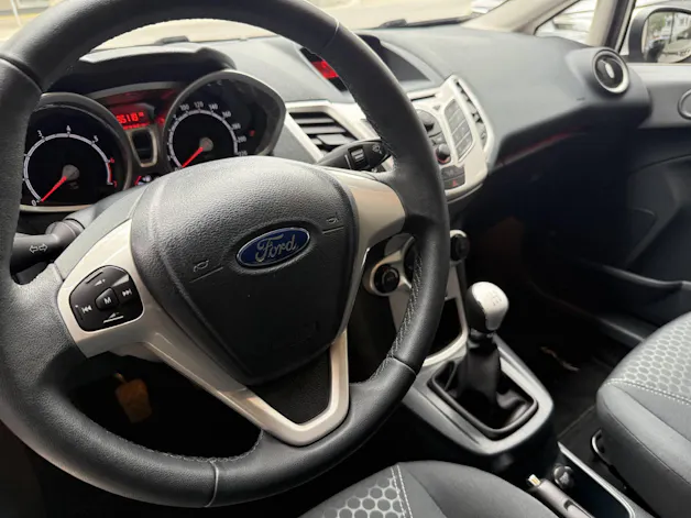 FORD Fiesta 1.4 16V Titanium