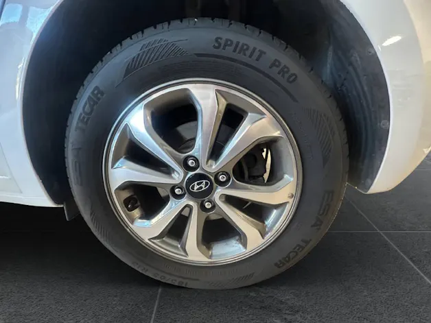 HYUNDAI i20 1.0 T-GDi Amplia