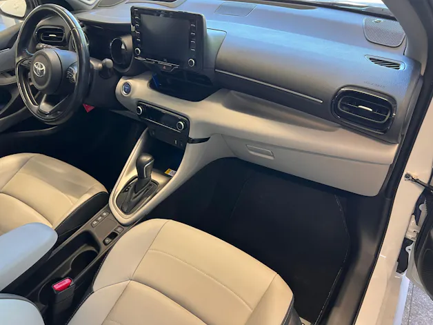 Toyota Yaris 1.5 VVT-i HSD Premium