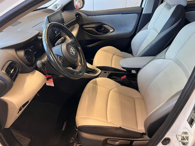 Toyota Yaris 1.5 VVT-i HSD Premium